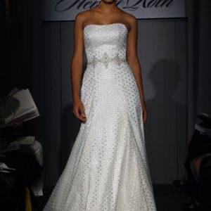 Designer Wedding Dress-Classic and stunning, sz12